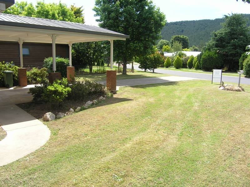 16 Lumley Drive, Bright VIC 3741