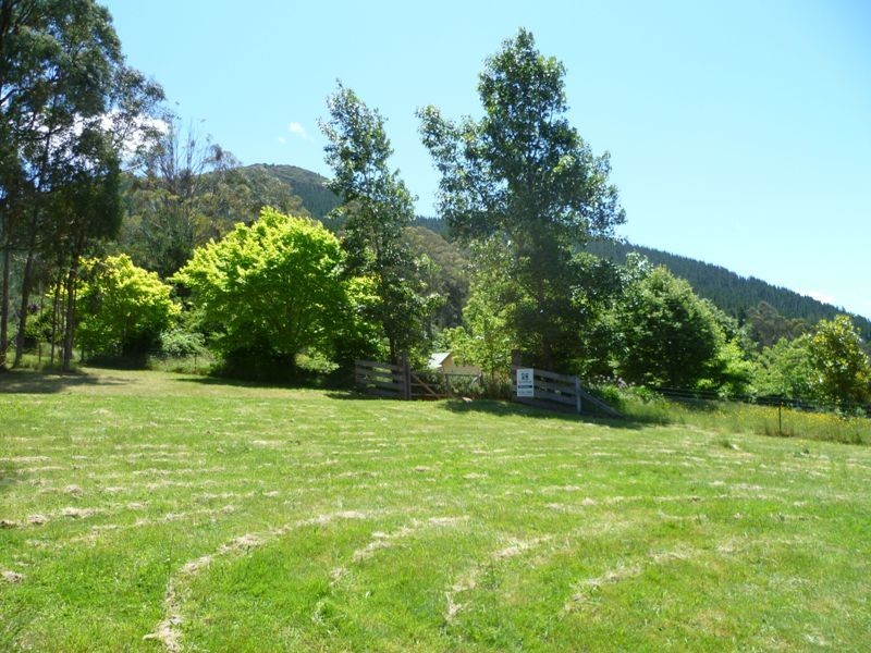 42 White Star Road, Wandiligong VIC 3744