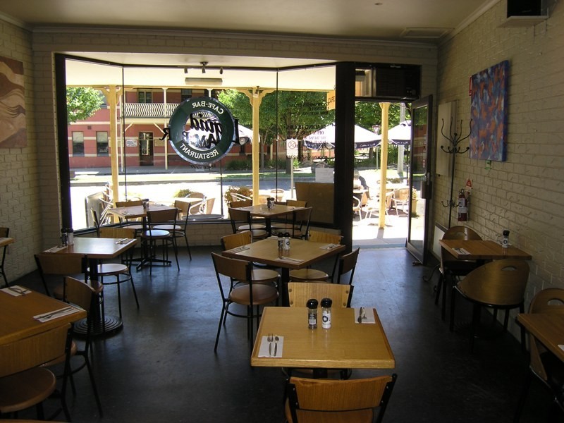 8 Anderson Street, Bright VIC 3741