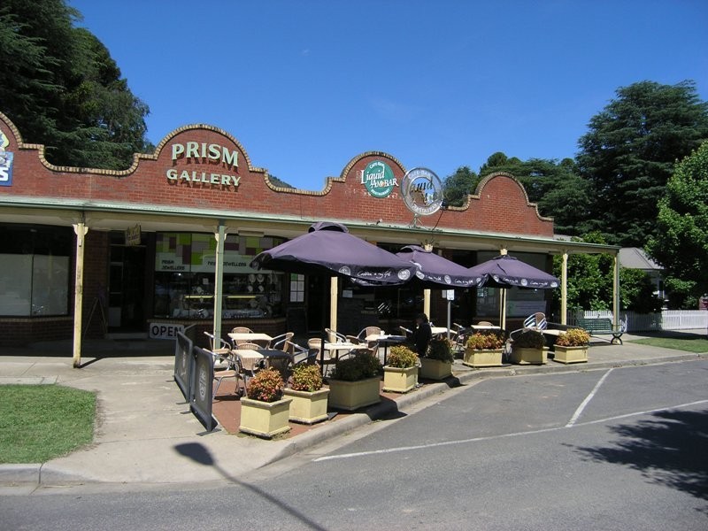 8 Anderson Street, Bright VIC 3741