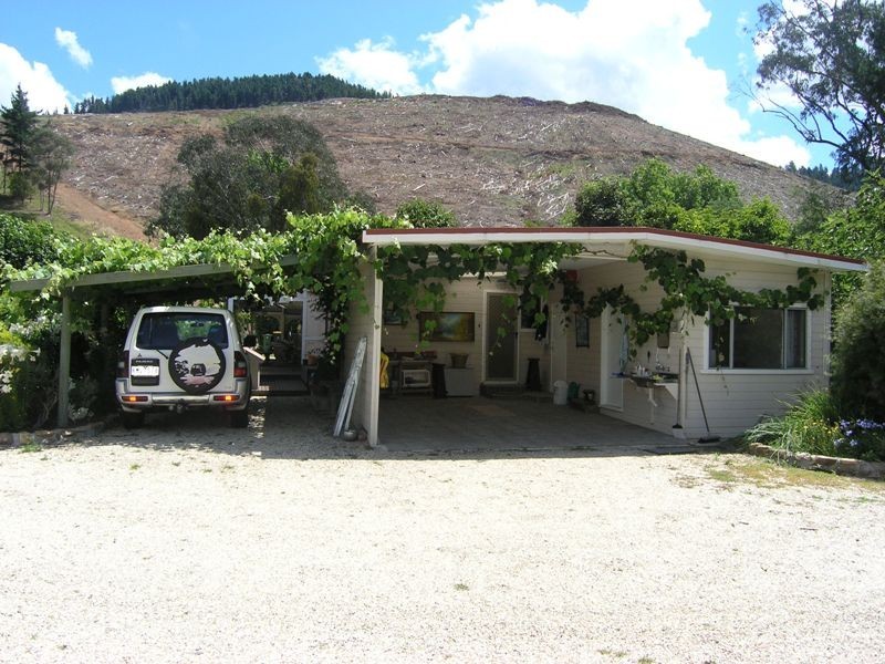 7257 Great Alpine Road, Bright VIC 3741