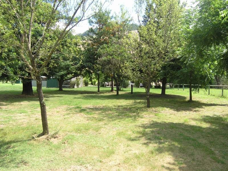 7257 Great Alpine Road, Bright VIC 3741