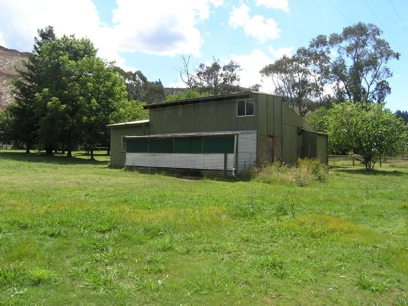 7257 Great Alpine Road, Bright VIC 3741