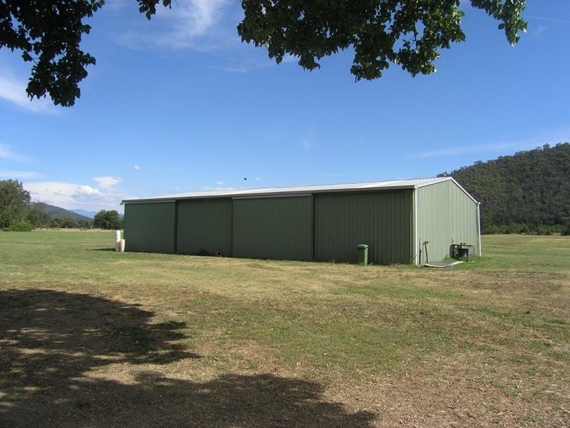 5962 Great Alpine Road, Bright VIC 3741