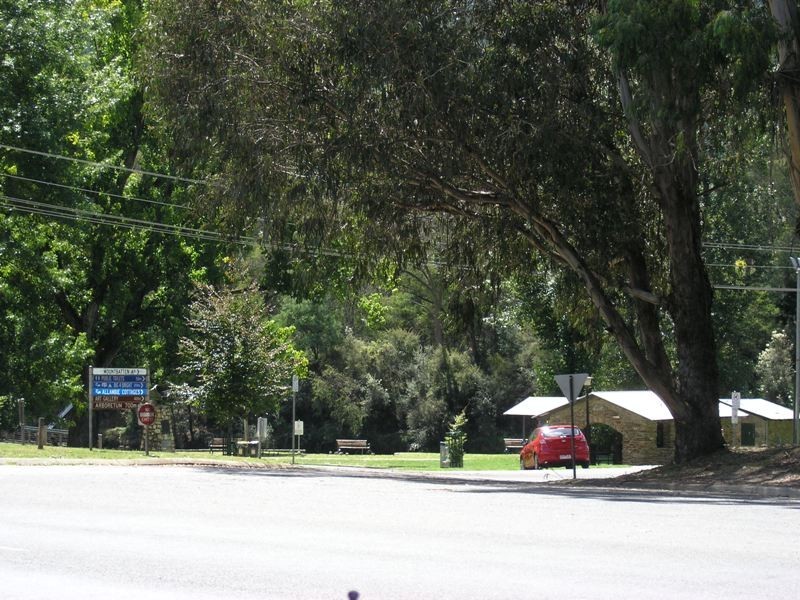 2 Delany Avenue, Bright VIC 3741