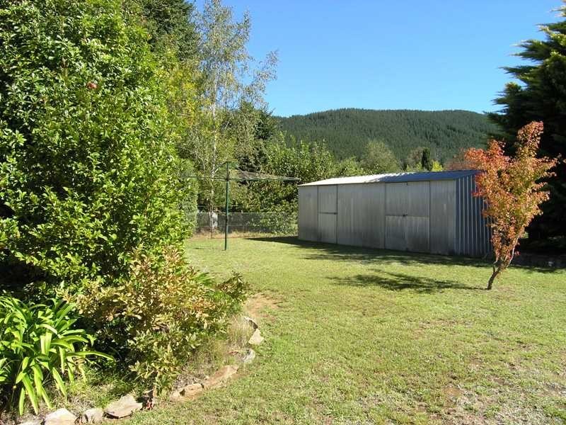 7 Lumley Drive, Bright VIC 3741