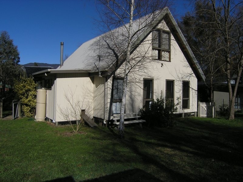 3 Lumley Drive, Bright VIC 3741