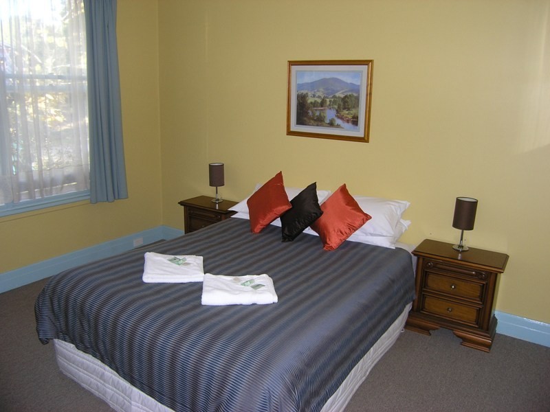 6 Wood Street, Bright VIC 3741