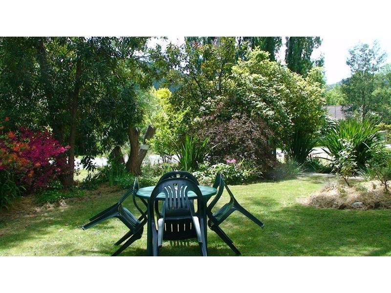 6 Wood Street, Bright VIC 3741