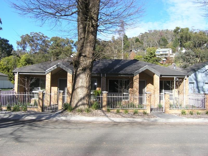 8 Mill Road, Bright VIC 3741