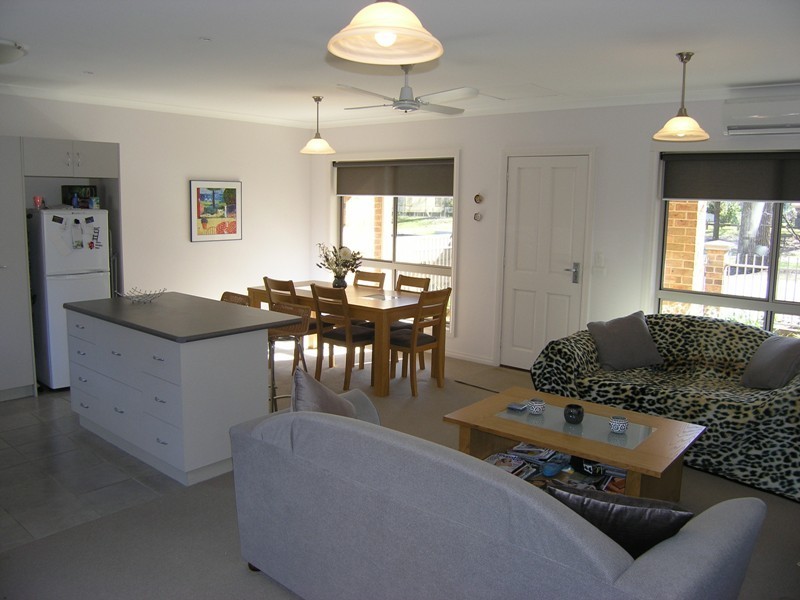 8 Mill Road, Bright VIC 3741