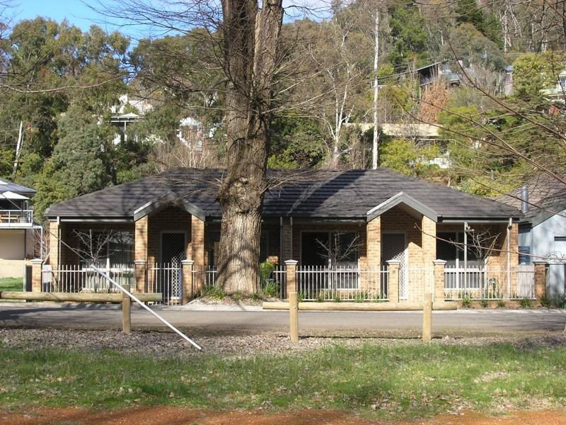 8 Mill Road, Bright VIC 3741