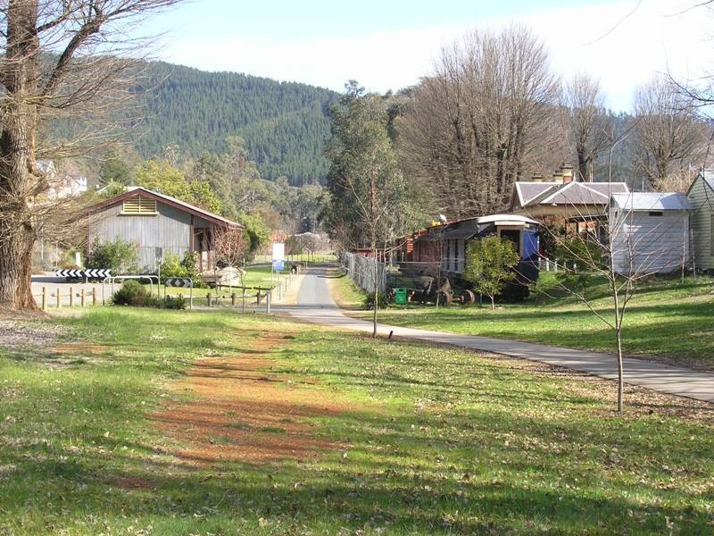 8 Mill Road, Bright VIC 3741