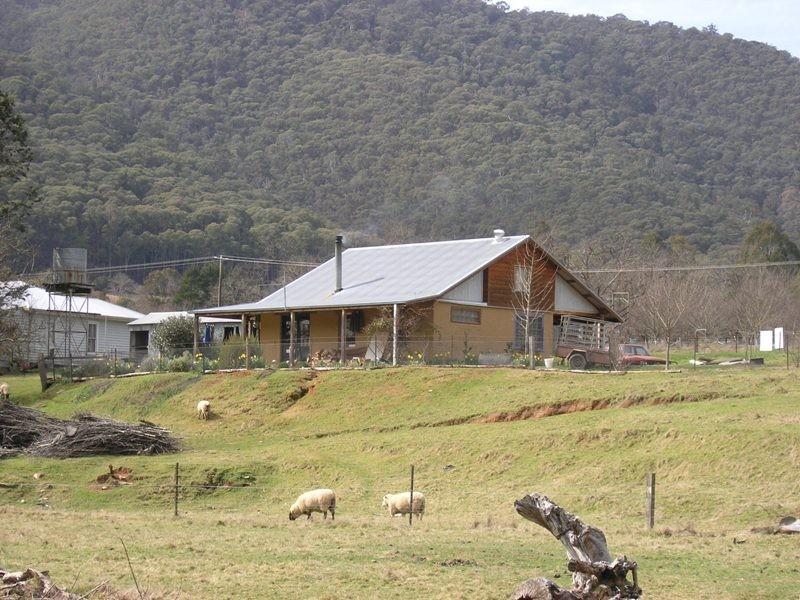 614 Morses Creek Road, Wandiligong VIC 3744
