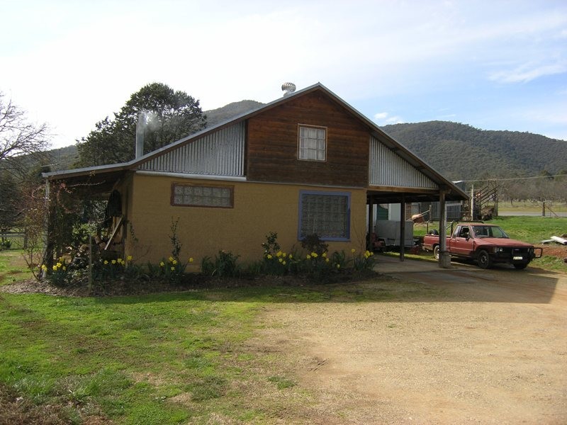 614 Morses Creek Road, Wandiligong VIC 3744