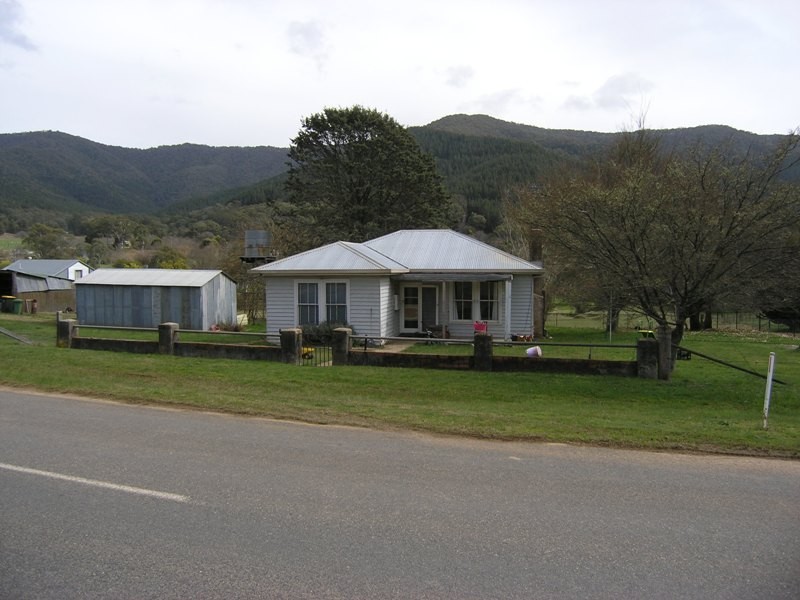 614 Morses Creek Road, Wandiligong VIC 3744