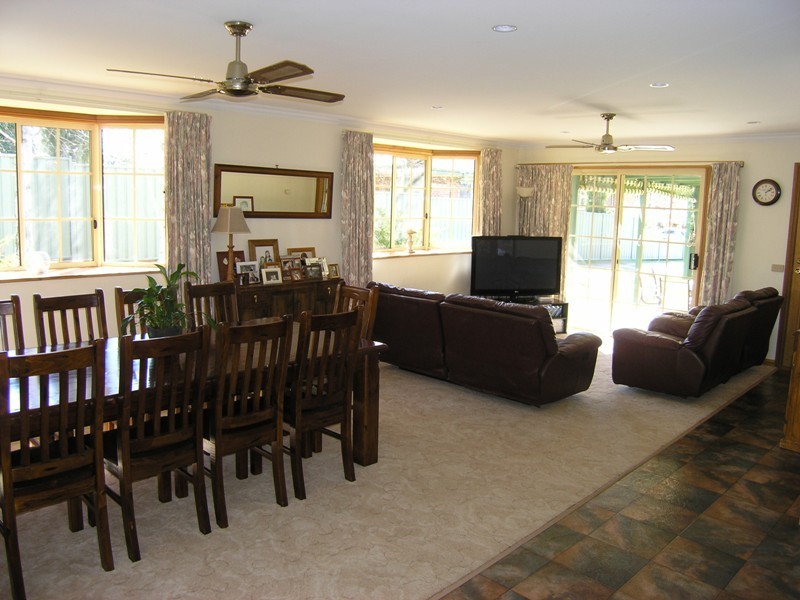 12A Park Street, Bright VIC 3741