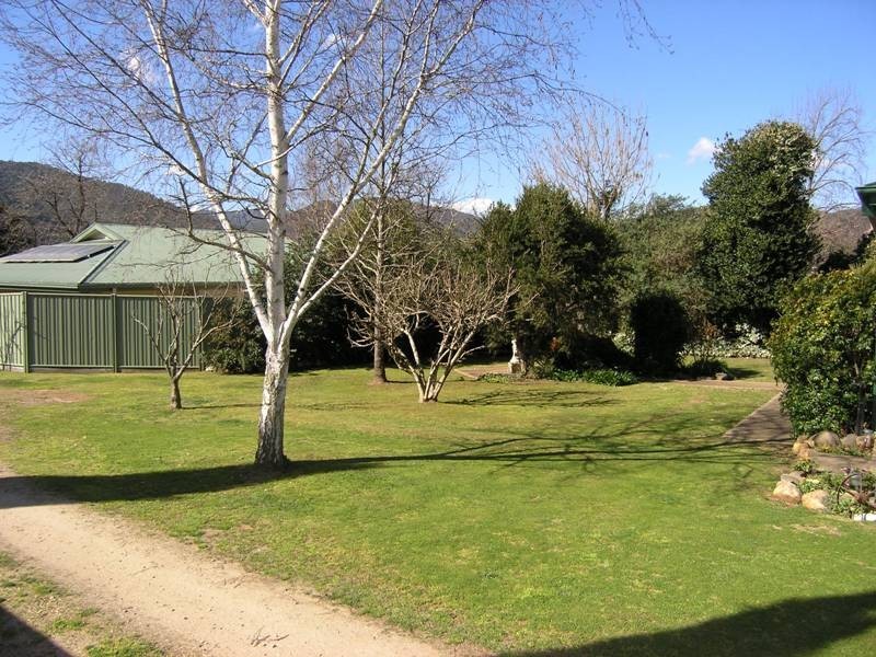 12A Park Street, Bright VIC 3741