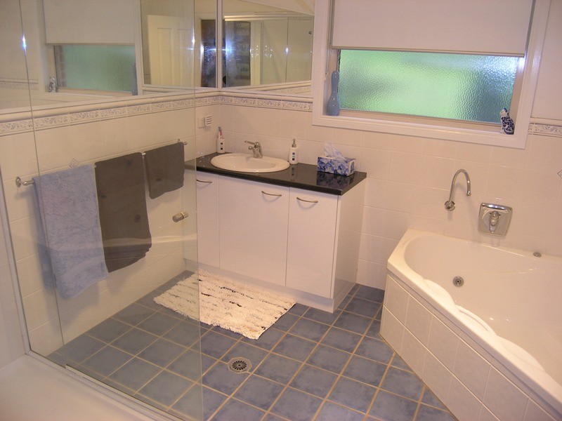 8 Lachlan Court, Bright VIC 3741