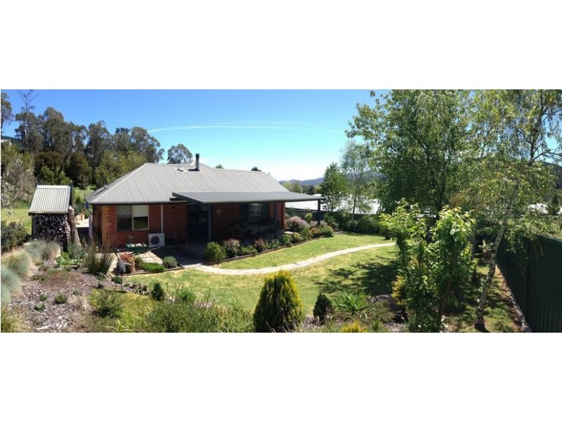 8 Lachlan Court, Bright VIC 3741