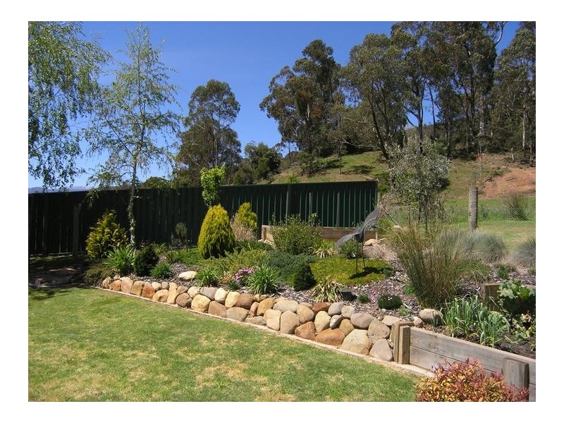 8 Lachlan Court, Bright VIC 3741