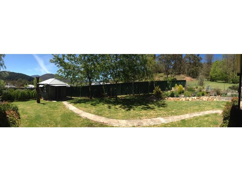 8 Lachlan Court, Bright VIC 3741