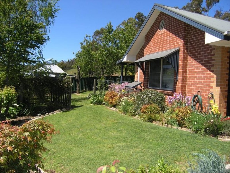 8 Lachlan Court, Bright VIC 3741