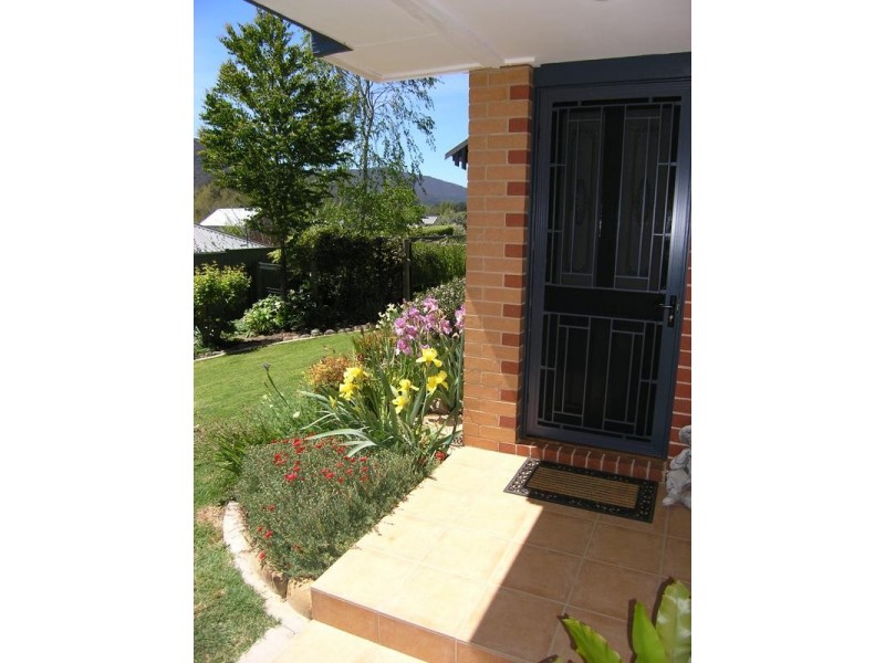 8 Lachlan Court, Bright VIC 3741