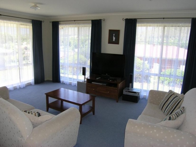 23 Norman Court, Bright VIC 3741