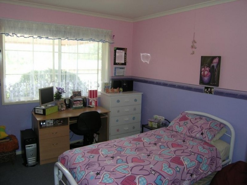 23 Norman Court, Bright VIC 3741