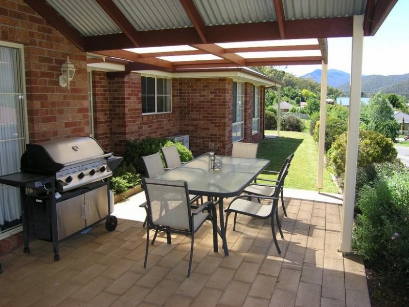 23 Norman Court, Bright VIC 3741