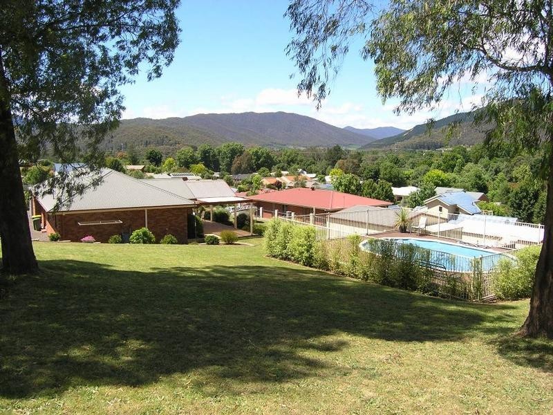 23 Norman Court, Bright VIC 3741