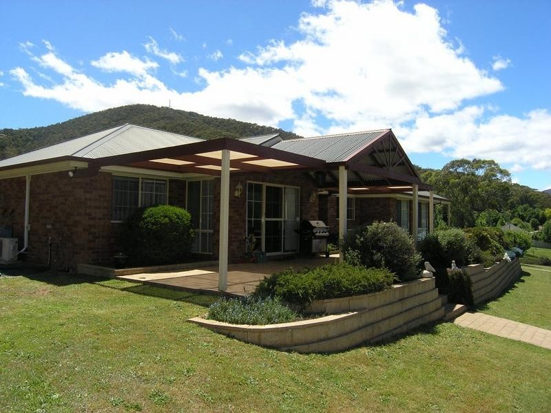23 Norman Court, Bright VIC 3741