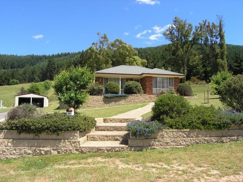 23 Norman Court, Bright VIC 3741