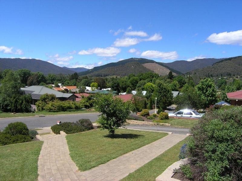 23 Norman Court, Bright VIC 3741