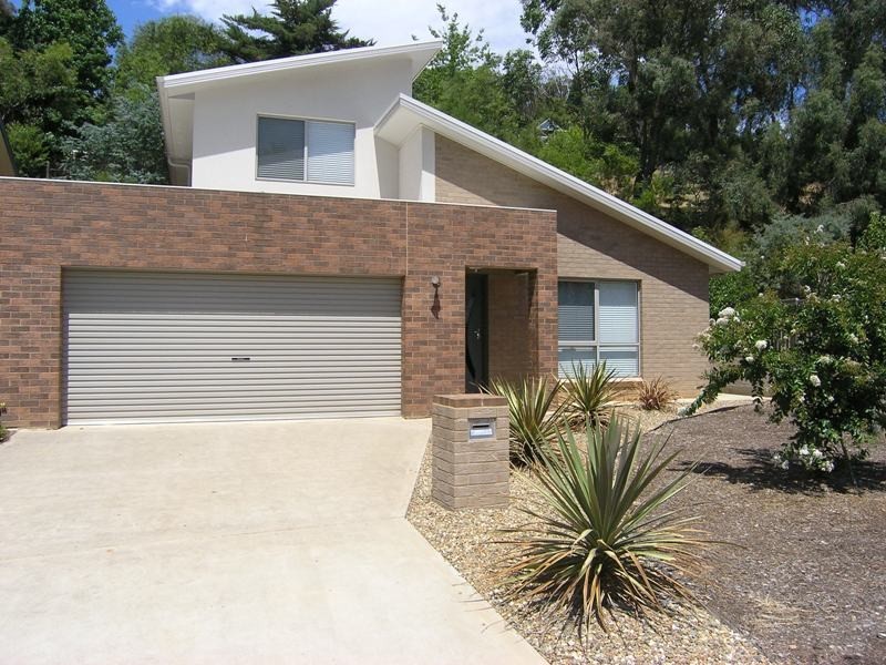 15 Kilfinan Cres, Bright VIC 3741