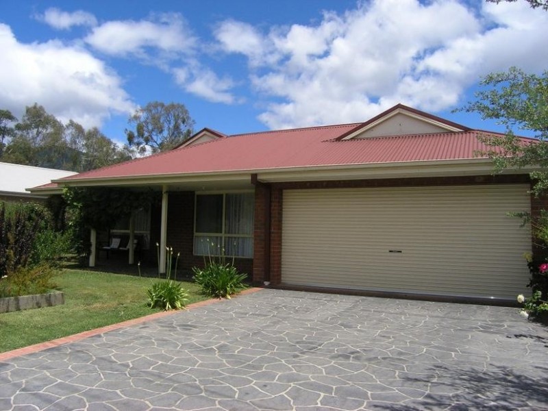 9 Hawthorn Lane, Bright VIC 3741