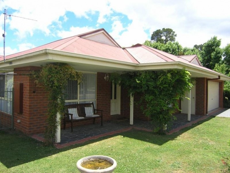 9 Hawthorn Lane, Bright VIC 3741