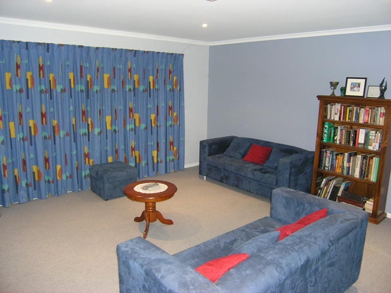 9 Hawthorn Lane, Bright VIC 3741