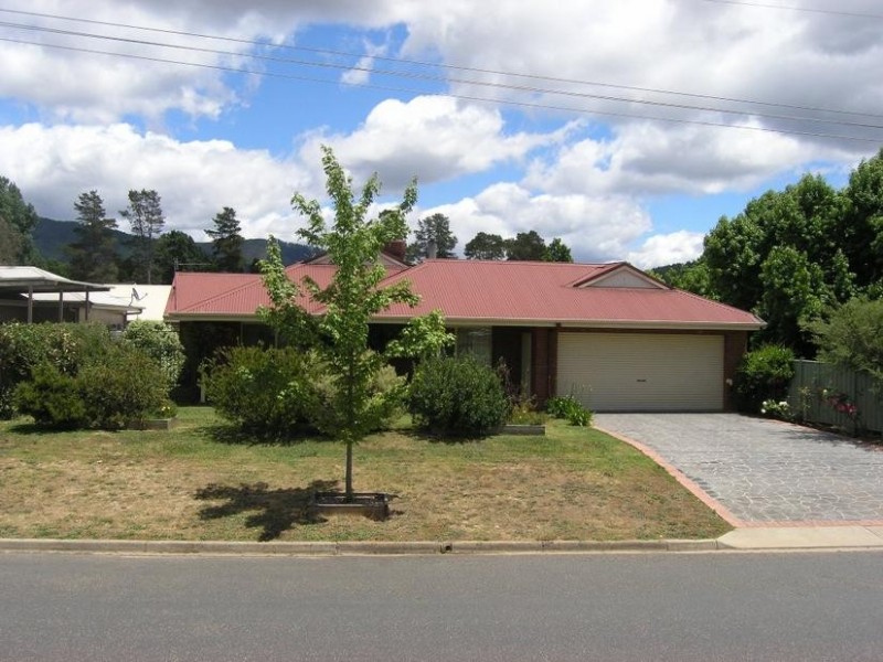 9 Hawthorn Lane, Bright VIC 3741