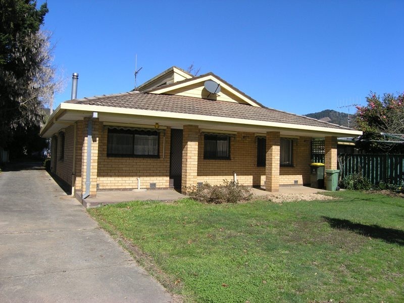 21 Brooks St, Bright VIC 3741