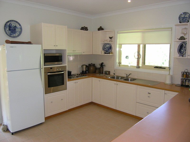 6 Clarkes Road, Wandiligong VIC 3744