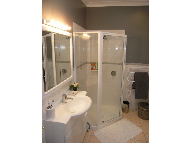 6 Clarkes Road, Wandiligong VIC 3744