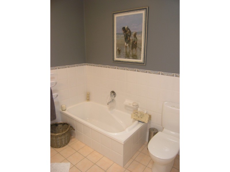 6 Clarkes Road, Wandiligong VIC 3744