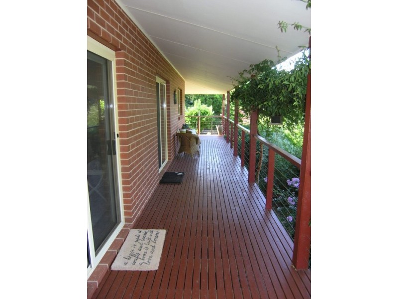 6 Clarkes Road, Wandiligong VIC 3744