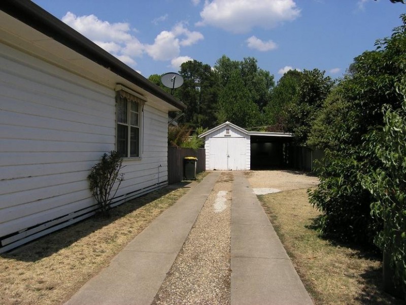 10 Delany Ave, Bright VIC 3741