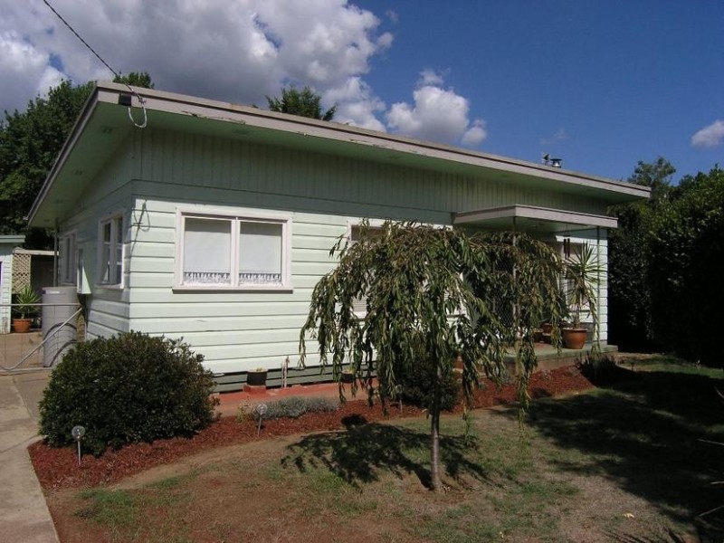 6 Brooks Street, Bright VIC 3741