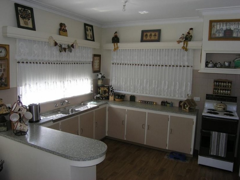 6 Brooks Street, Bright VIC 3741