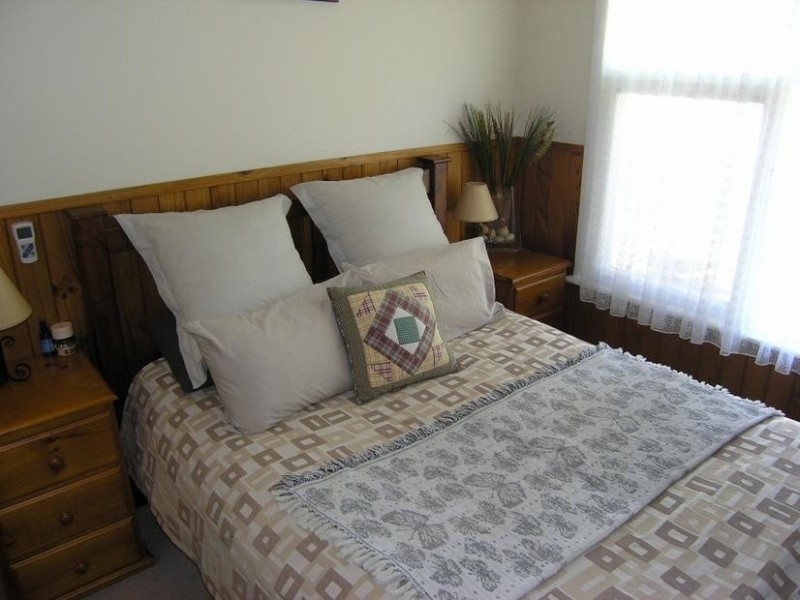 6 Brooks Street, Bright VIC 3741