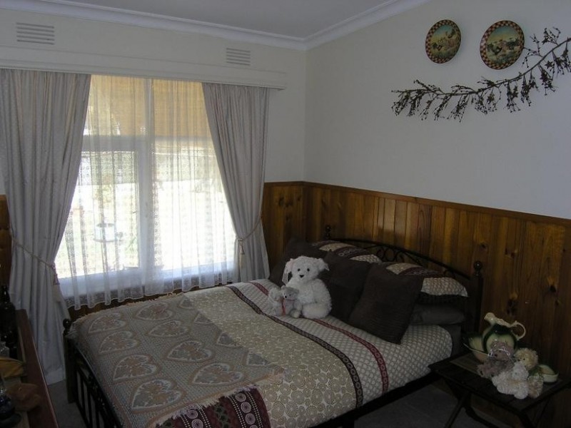 6 Brooks Street, Bright VIC 3741